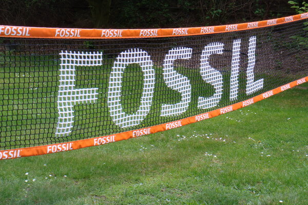 Beachvolleyballnetz auf den Netzmaschen mit Werbung bedruckt