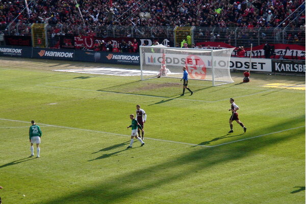 UV- und wetterbeständige Tornetze mit plastischen, leuchtenden Motiven für hohe Farbbrillanz und verbesserte Sichtbarkeit.