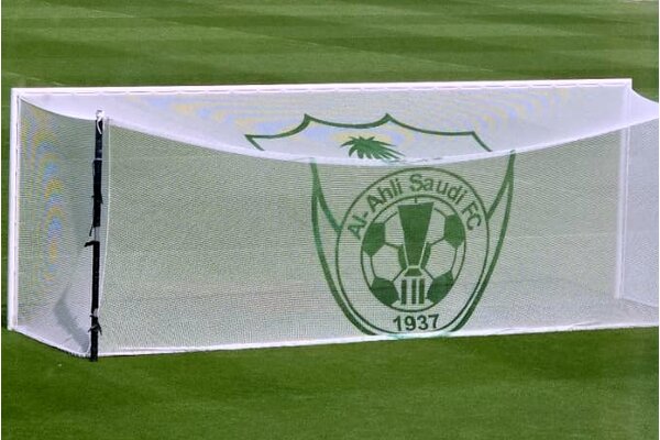 Rede de gol na Arábia Saudita, branding com o escudo do clube, Al-Ahli Saudi FC