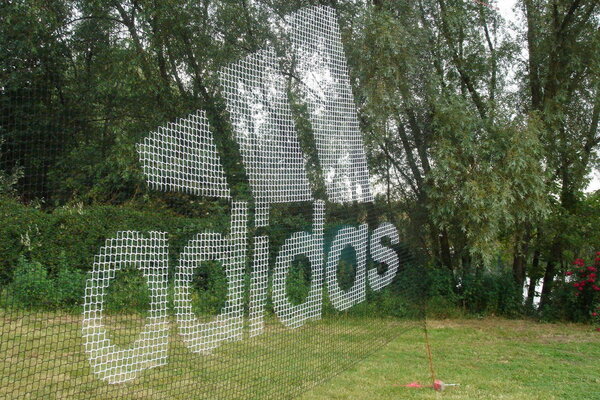 Fangnetz, Vorderseite mit Werbelogo beschriftet