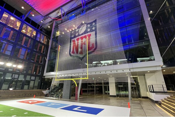 Football Netz mit NFL Branding - mit freundlicher Genehmigung von RTL