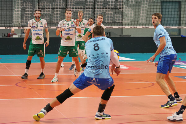 Volleyballnetz für die Halle, Indoorvolleyball mit bedruckten Netzkanten und Netzmaschen