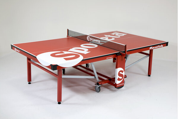 Tischtennisnetz auf den schwarzen Netzmaschen weiß bedruckt